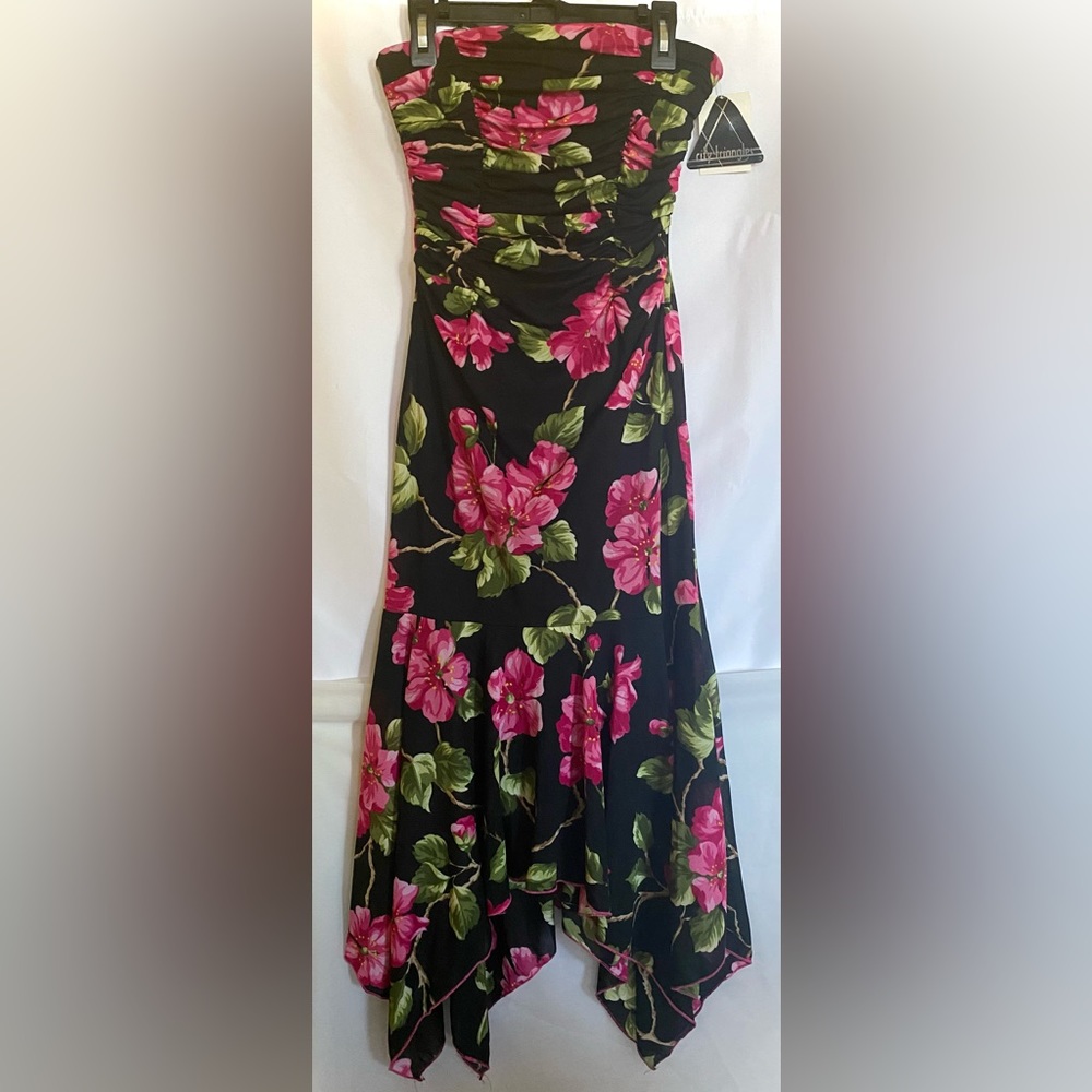 NWT🌸Strapless Dress, Junior’s Medium